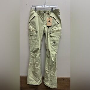 Burton Women’s snow/ski Pants - NWT size Small
